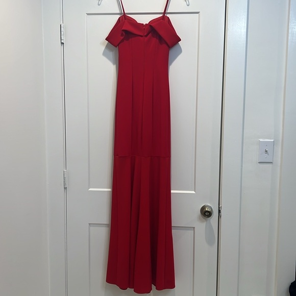 Eureka USA Elegant Red Off-Shoulder Gown size XS. - Picture 9 of 13